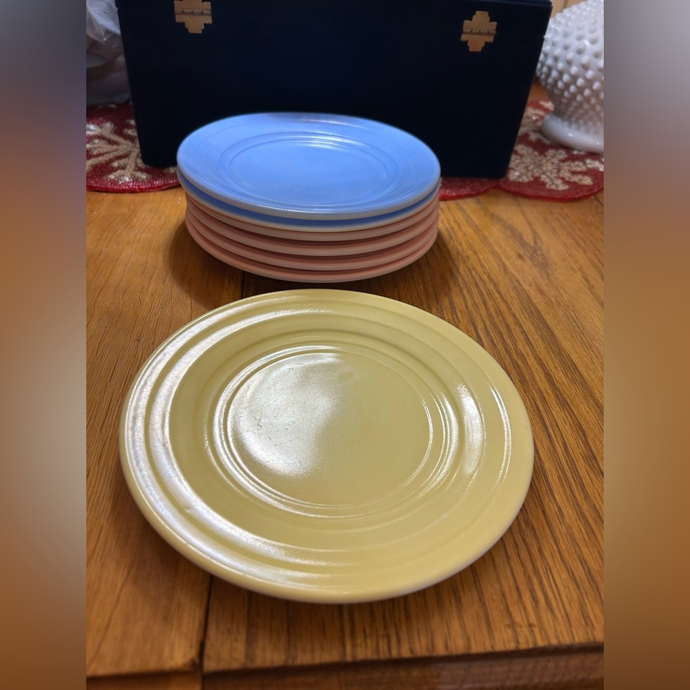 HAZEL ATLAS Moderntone Platonite Pastel Yellow 6.75” Salad Plate